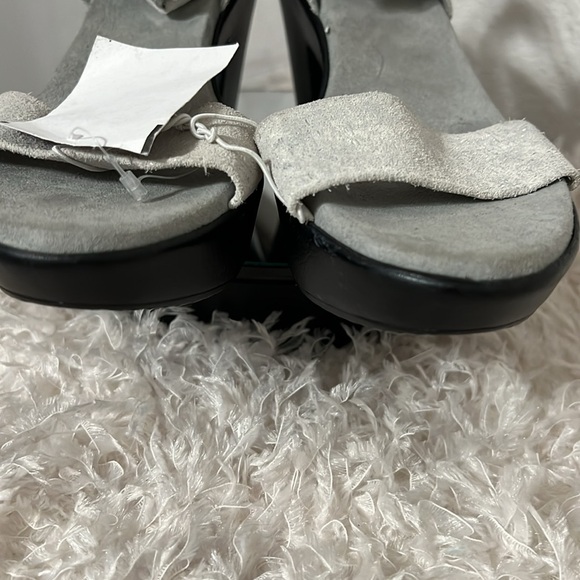 New! Monroe Silver Suede Willa Platform Heeled Sandals Size 8N - Picture 7 of 8